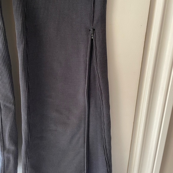 Lulu lemon bell bottom Grey pant - Picture 4 of 7